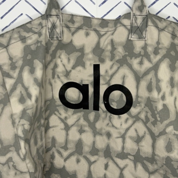 Alo Canvas Yoga Tote Shoulder Bag - Picture 4 of 7
